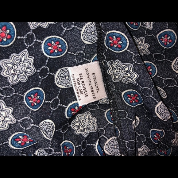 En Creme Blouse with Lace up front Sz M - Picture 4 of 4